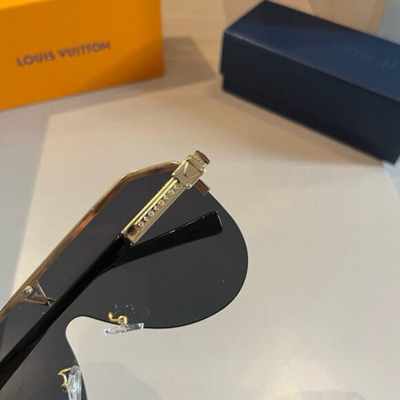 Louis Vuitton Gold Metal Frame Black Sunglasses - Picture 6 of 7